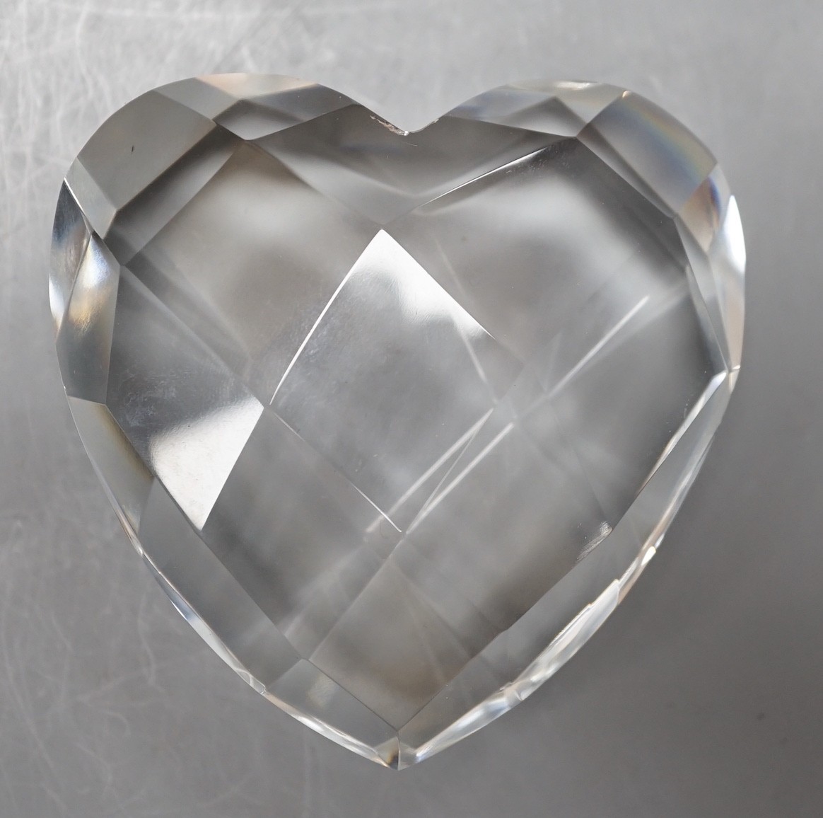 An heart-shape cut glass paperweight, 8cm